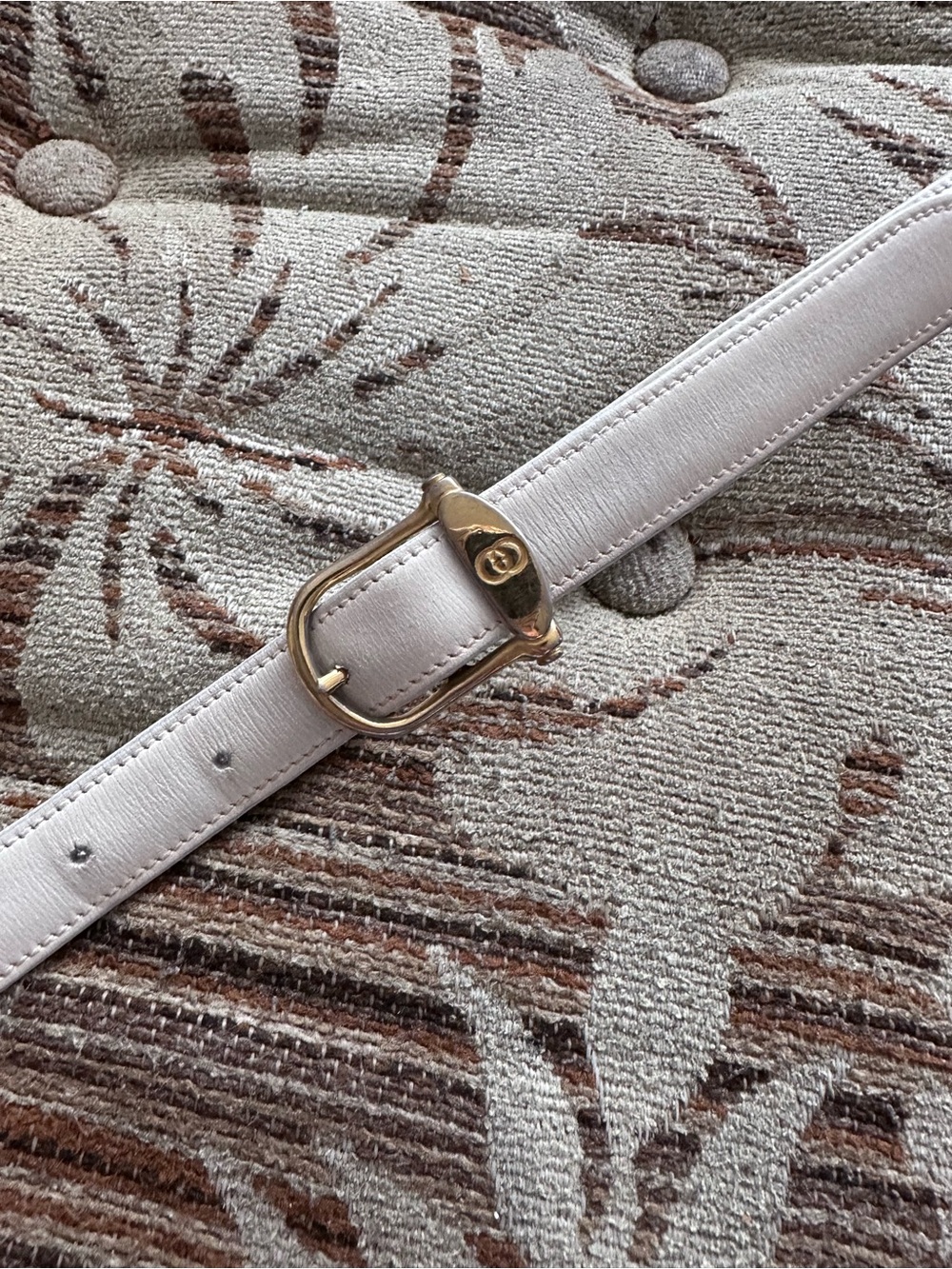 White/Cream Vintage Gucci Leather Women's Belt with Gold Buckle